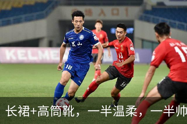 长裙+高筒靴，一半温柔，一半帅气，降温这样穿时髦保暖两不误